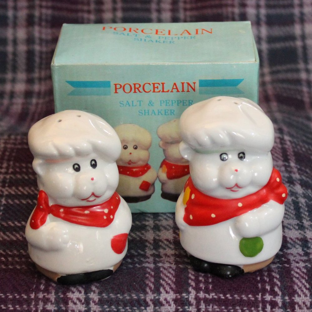 NIP Vintage Chef Bears Salt and Pepper Shakers